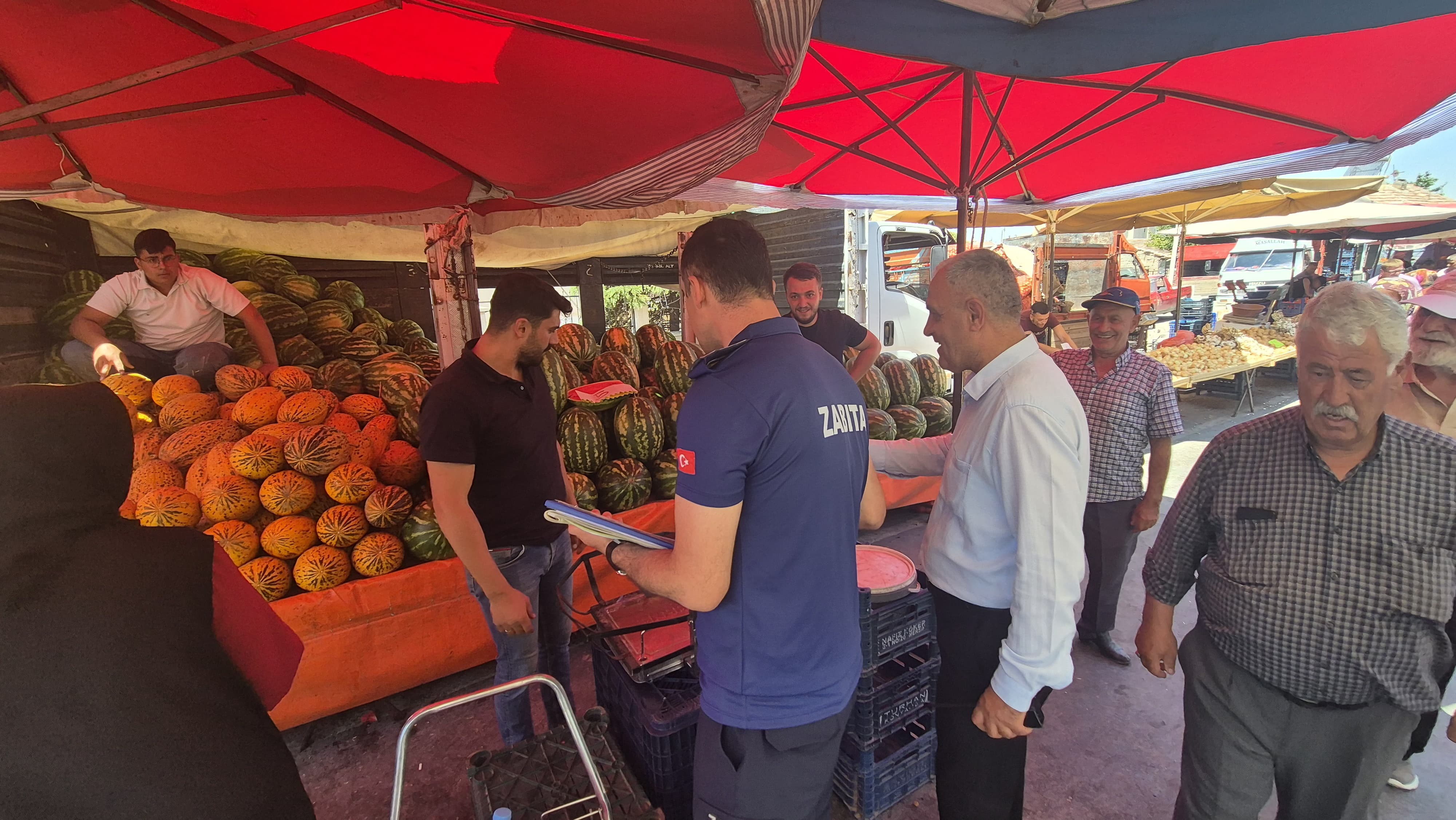 Zabıta Ekiplerinden Pazar Yerlerinde Sıkı Denetim