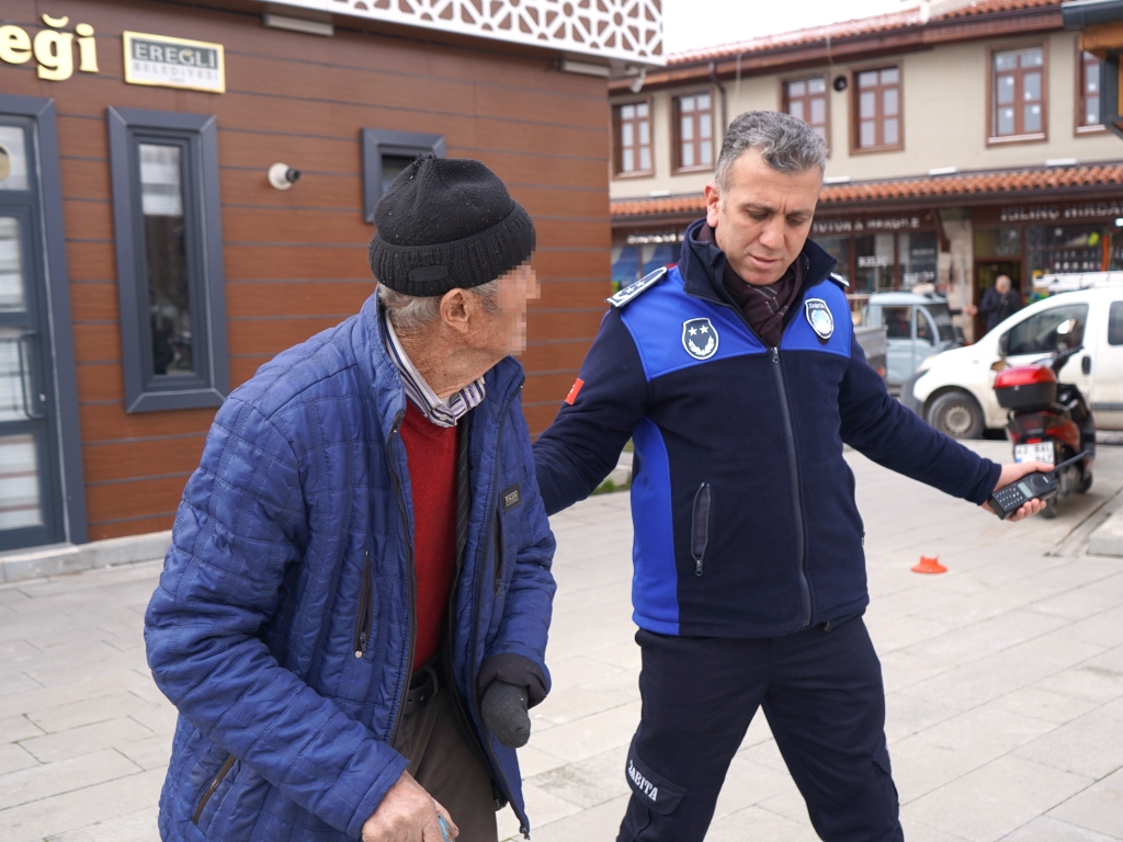 Ereğli Belediyesi Zabıta Ekipleri Dilencilere Göz Açtırmıyor